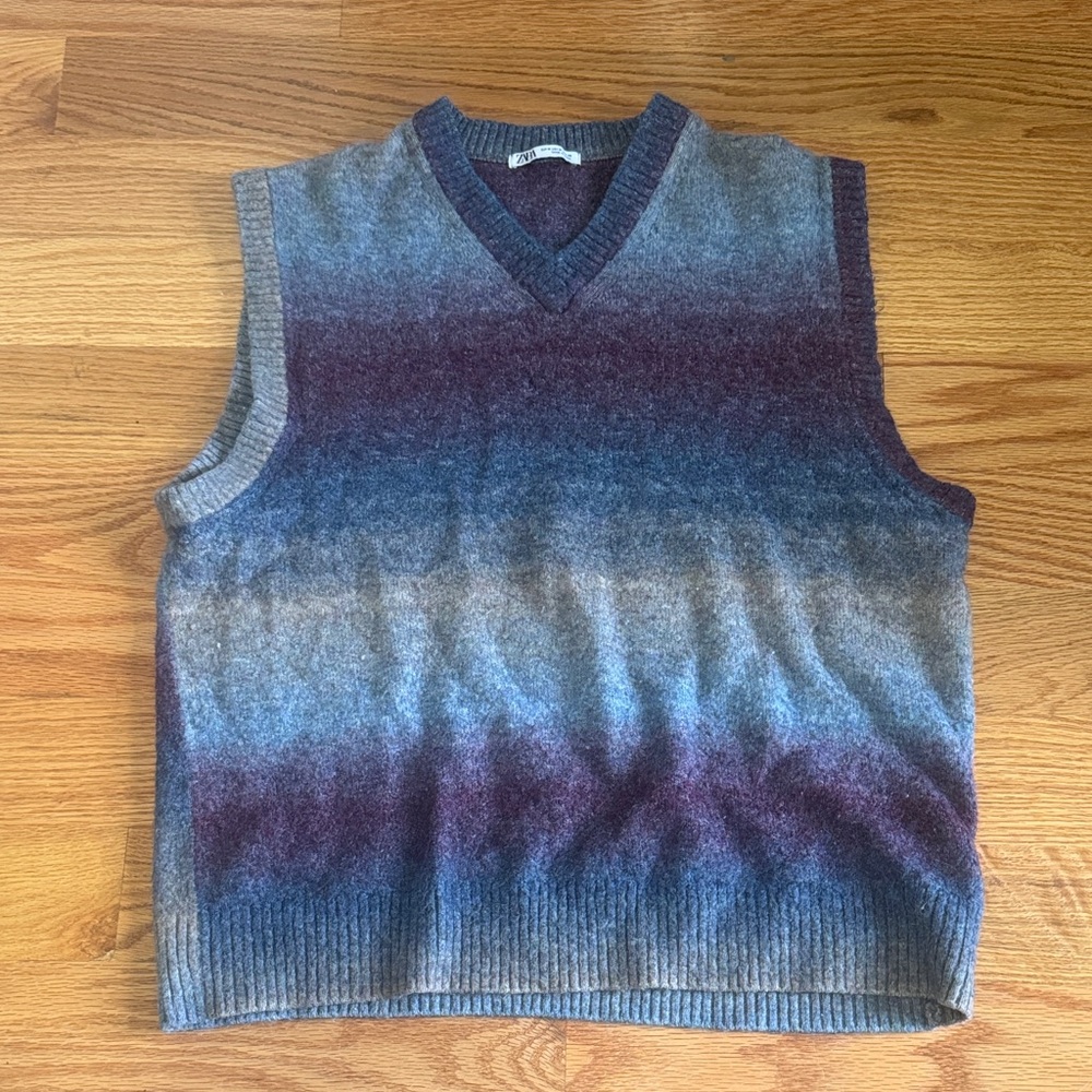 Zara Men's V-Neck Gradient Sweater - Blue and Purple